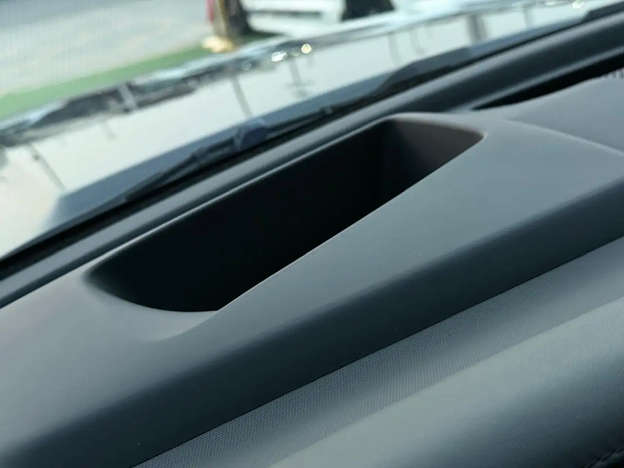 لاند روفر ديفندر 2023