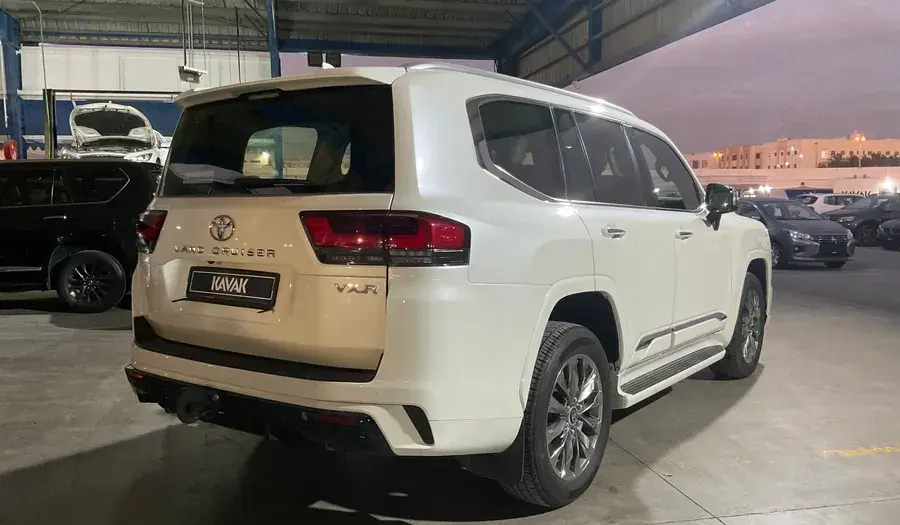 تويوتا لاند كروزر 2024