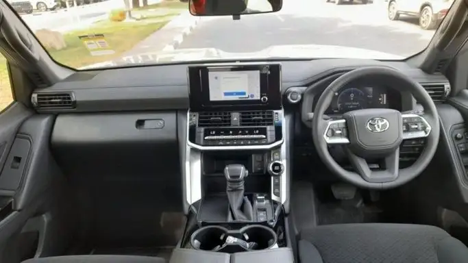 تويوتا لاند كروزر 2025 3.3L