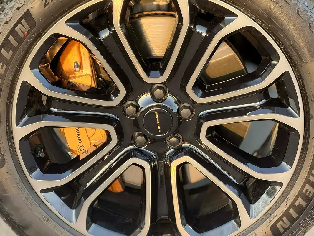 لاند روفر ديفندر 2026 5L