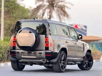 Land Rover Defender 2025