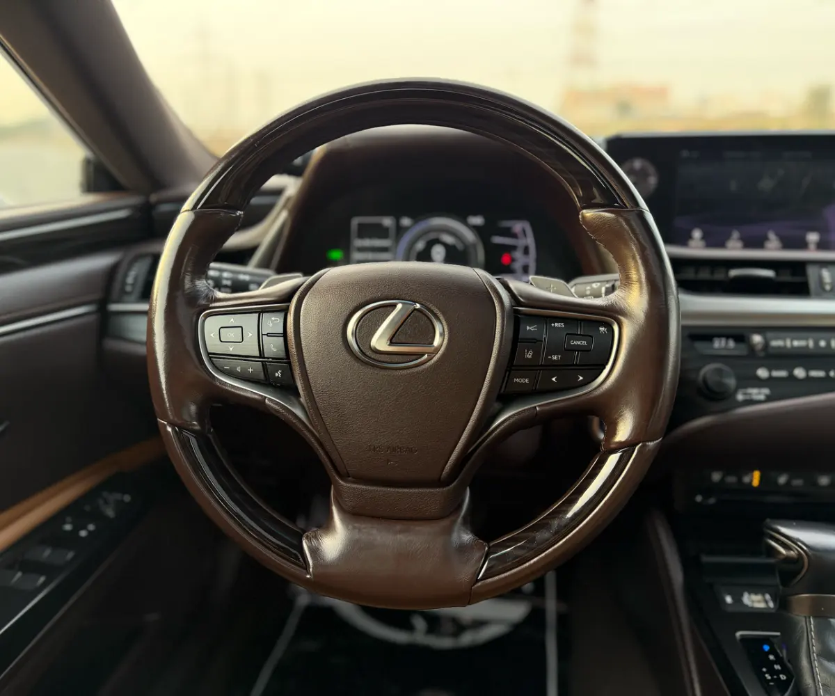 Lexus ES 2020