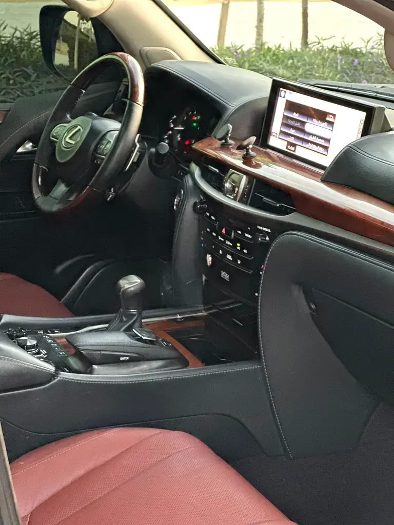 لكزس LX 2018 5.7L