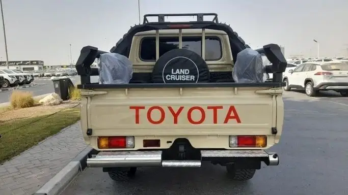 تويوتا لاند كروزر 70 2018 4.5L