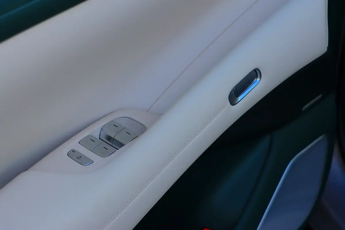 Xiaomi YU7 2025 undefinedL