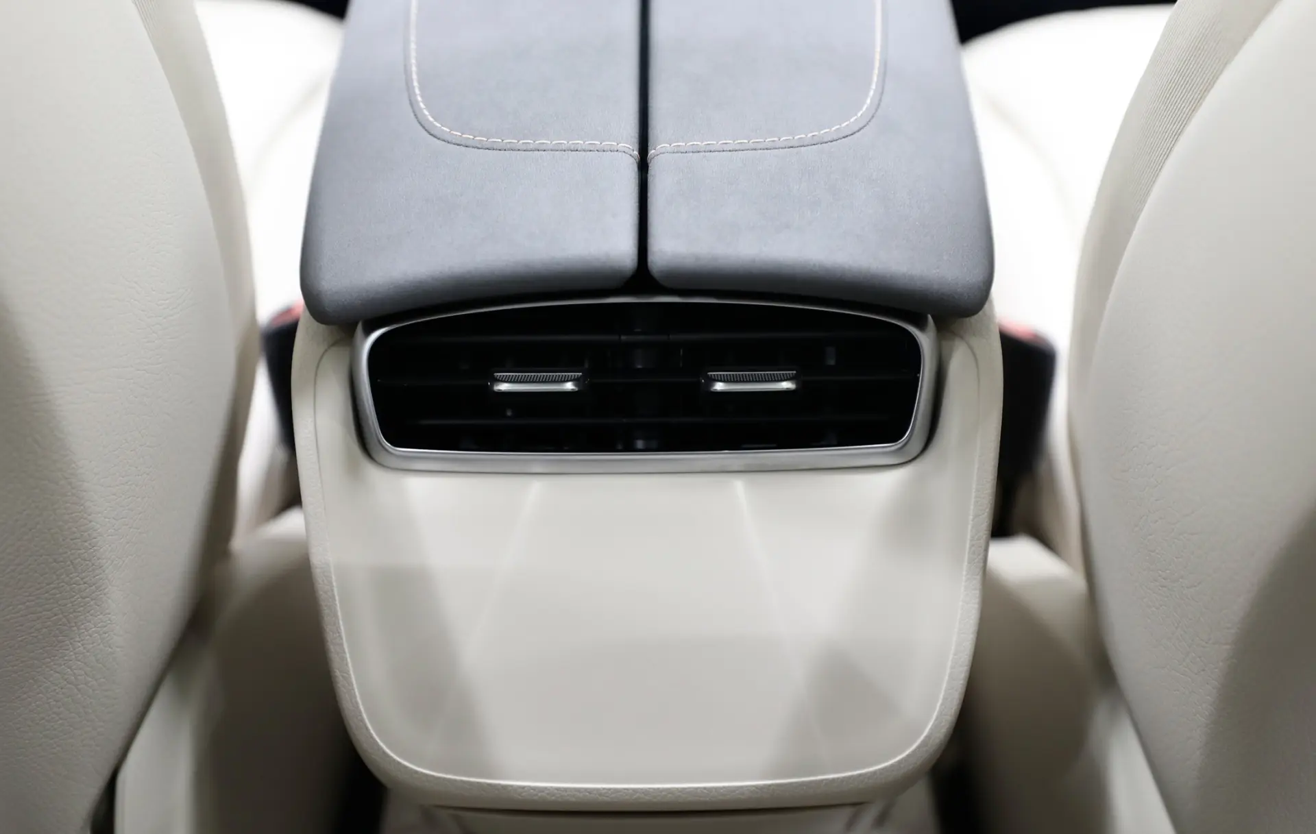 مرسيدس بنز EQS Class 2022