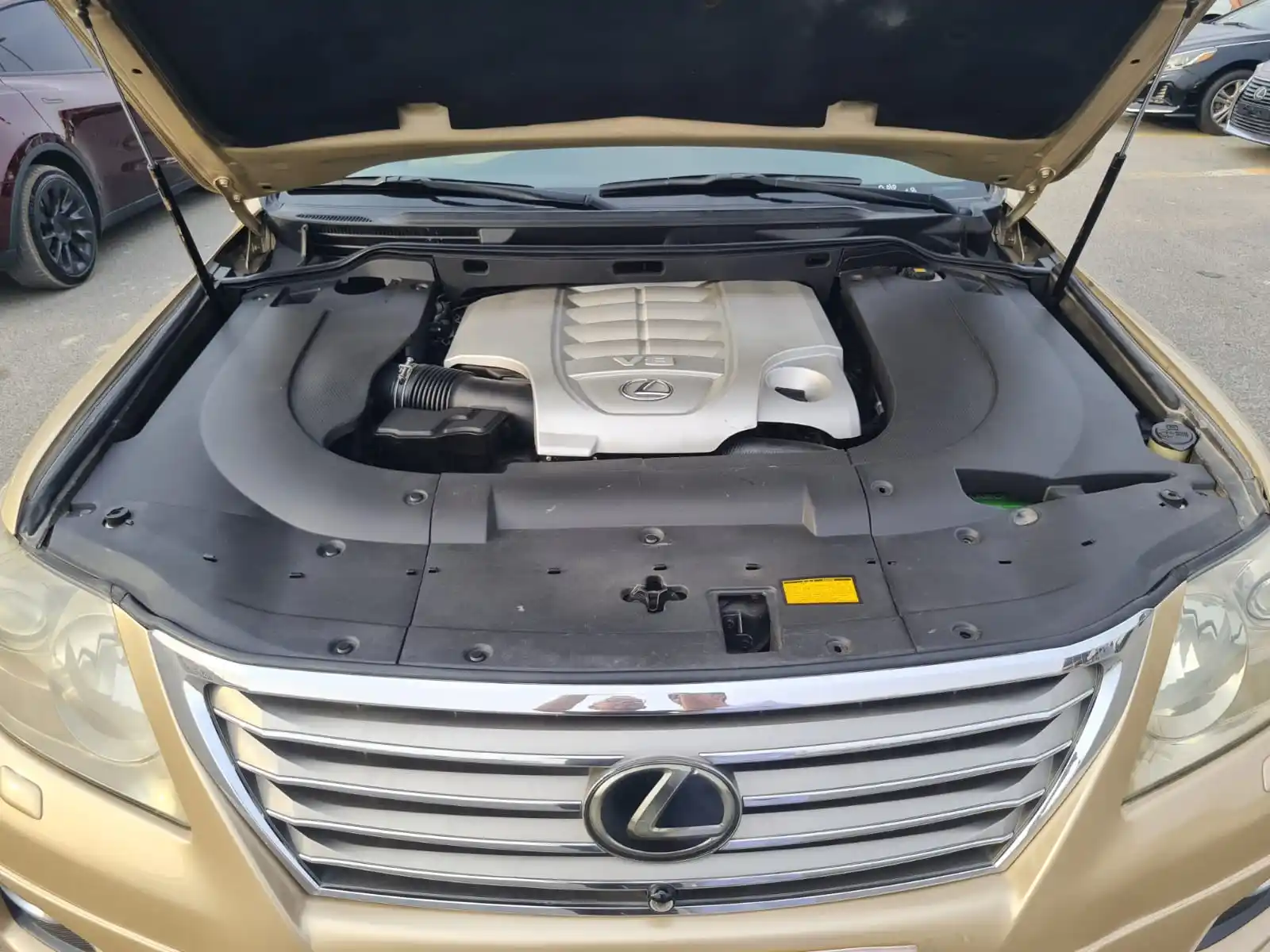 Lexus LX 2010 5.7L