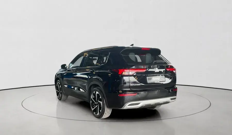 ميتسوبيشي آوتلاندر 2023 2.5L