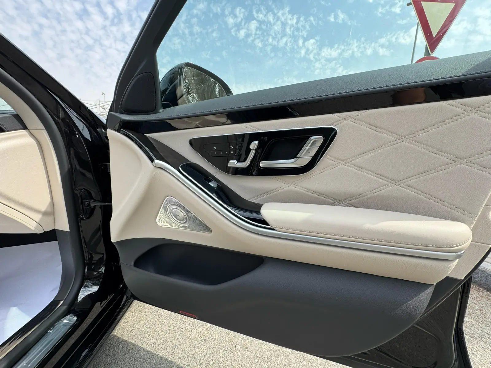 Mercedes Benz S Class Maybach 2024