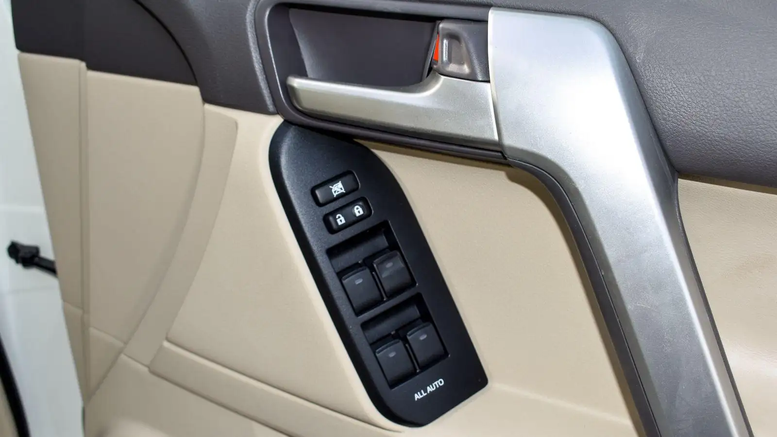 Toyota Prado 2023