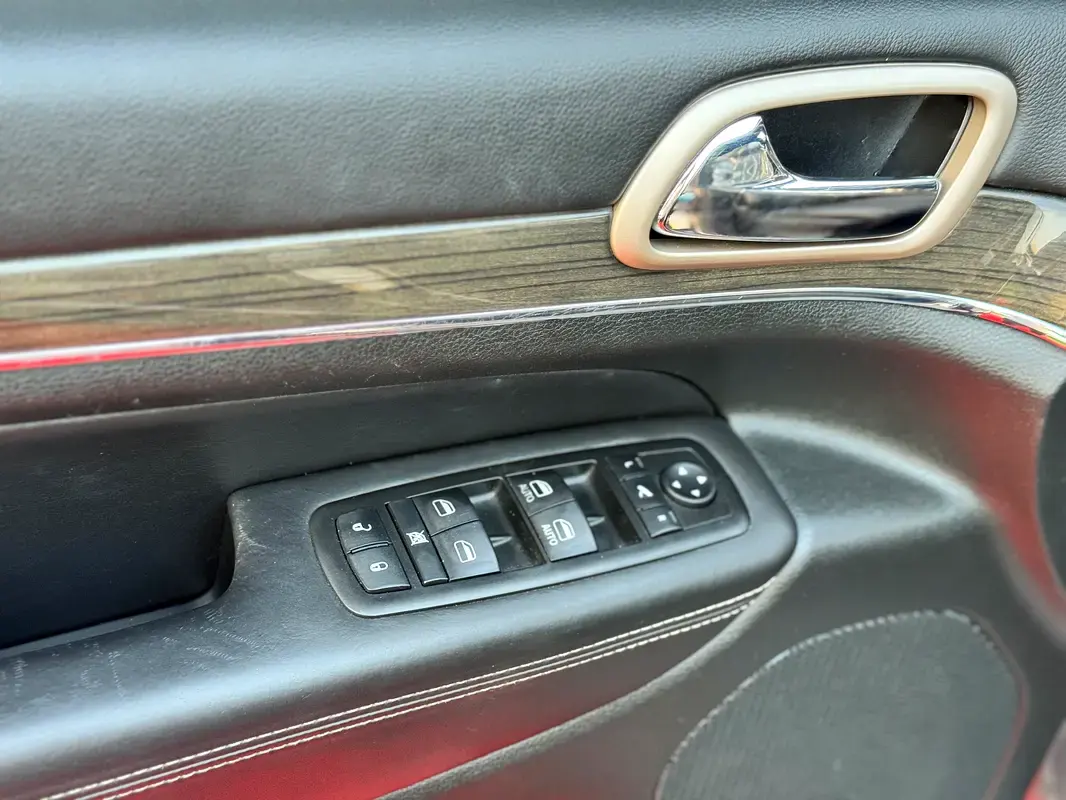 جيب جراند شيروكي 2014