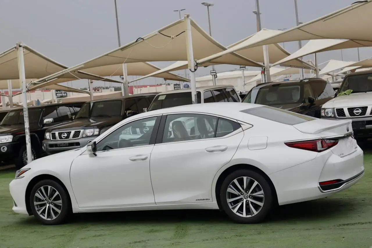 Lexus ES 2021
