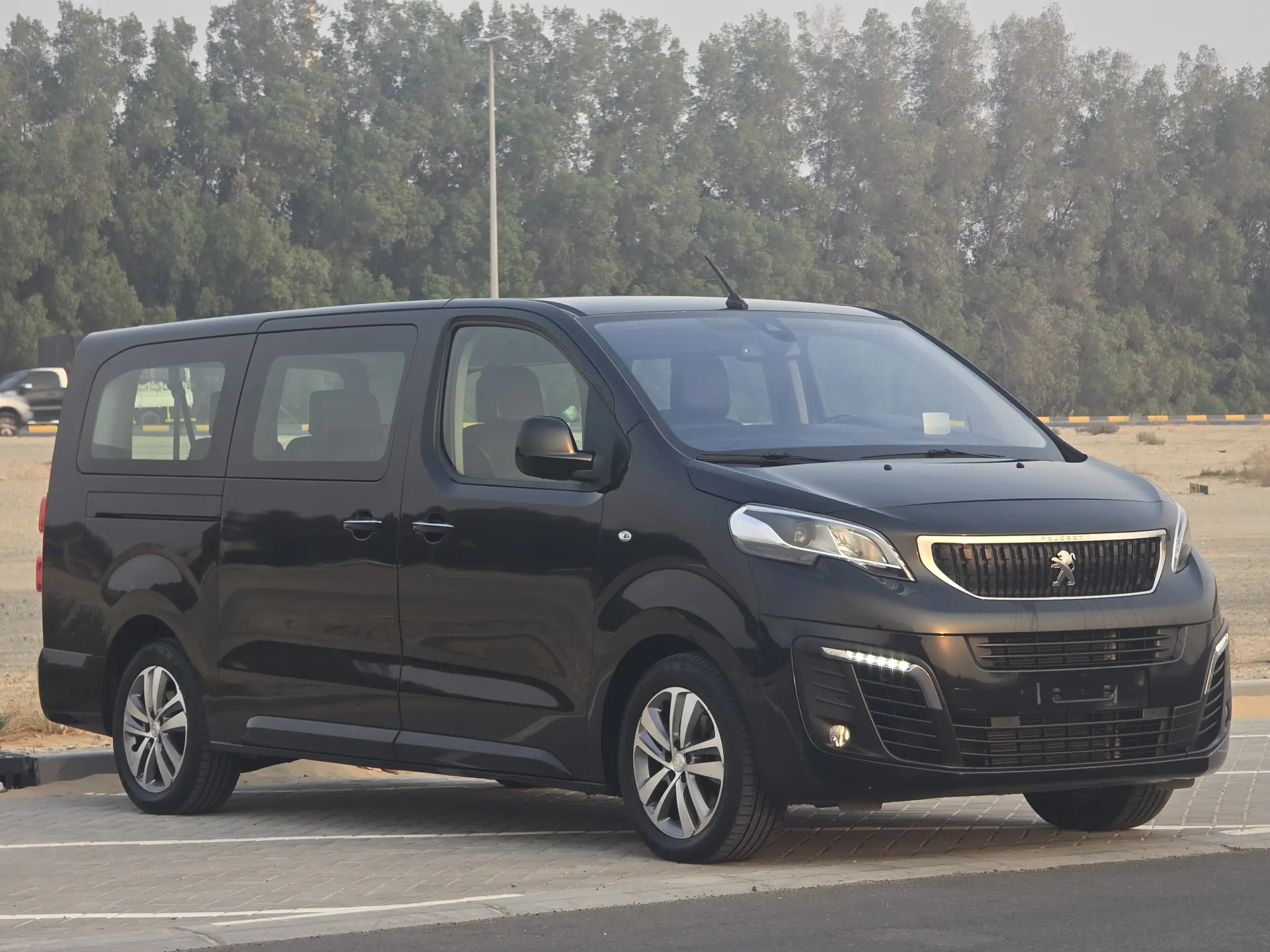 بيجو ترافلر 2020