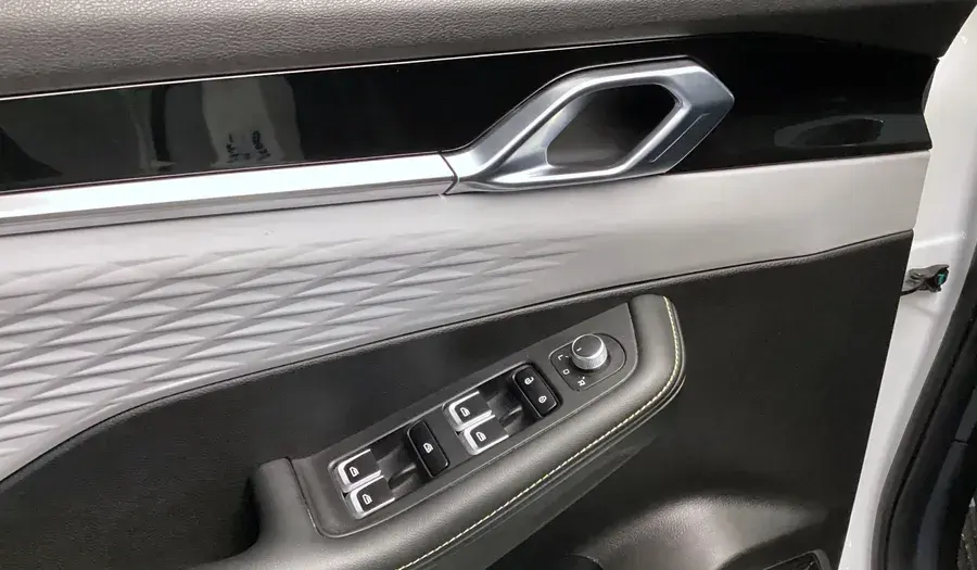 Geely Coolray 2025 undefinedL