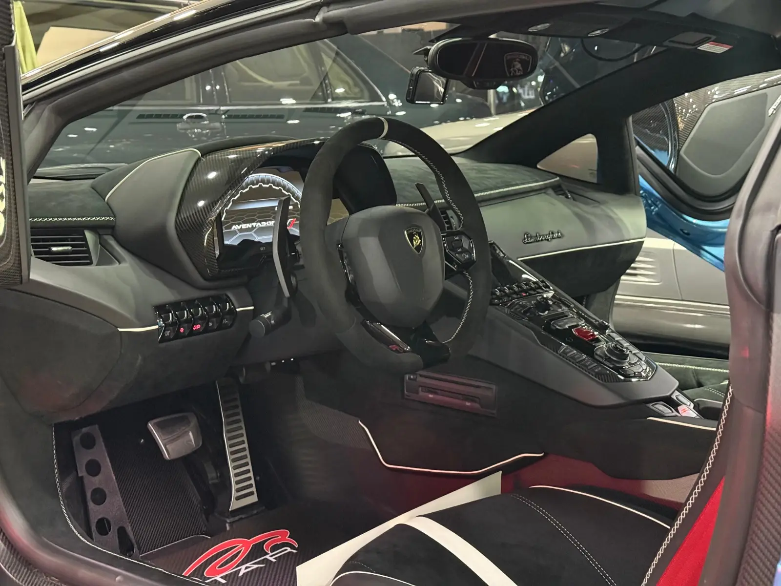 لامبورجيني افنتادور 2021