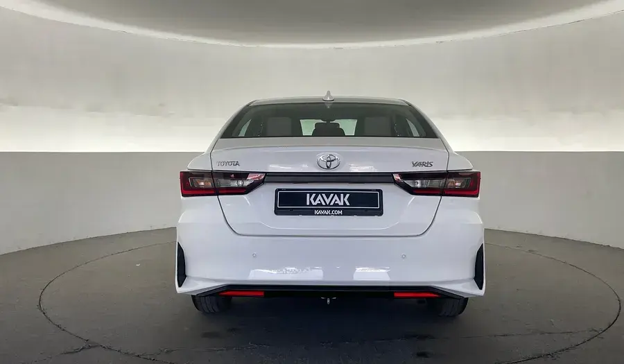 تويوتا يارس سيدان 2023 1.3L