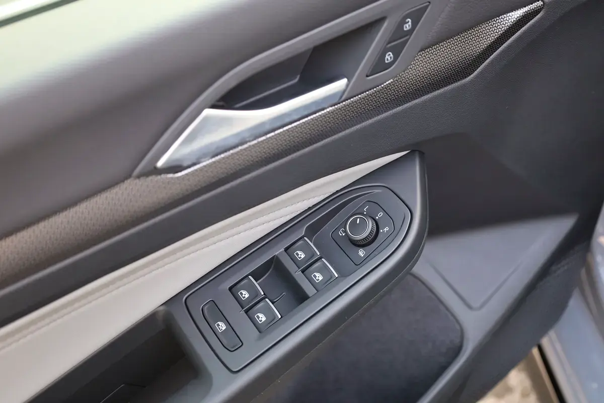 فولكس واجن جولف ار 2025