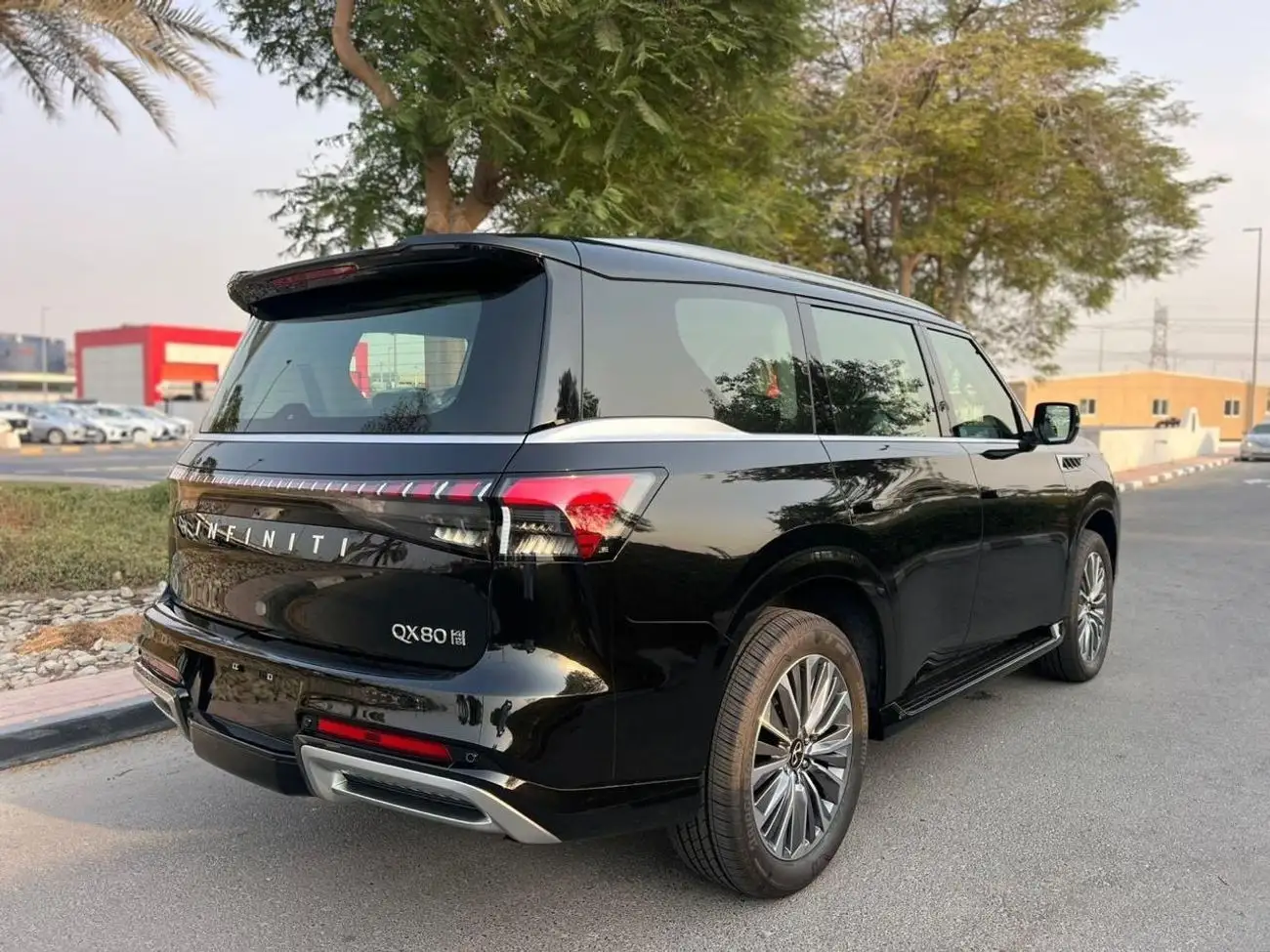 إنفينيتي QX80 2025