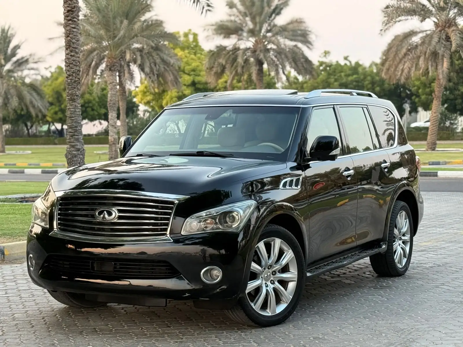 Infiniti QX56 2011 5000L