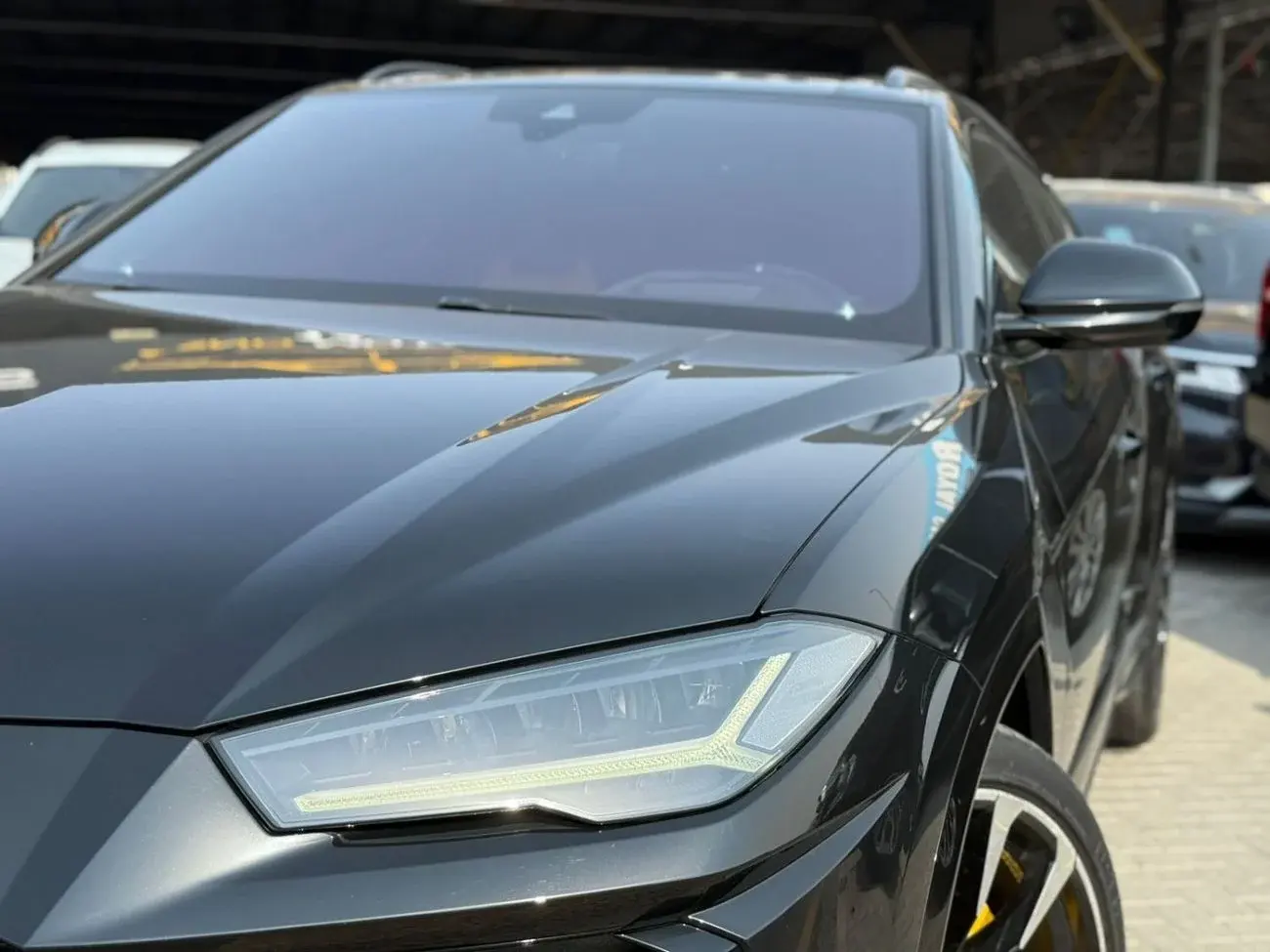 Lamborghini Urus 2021 4L