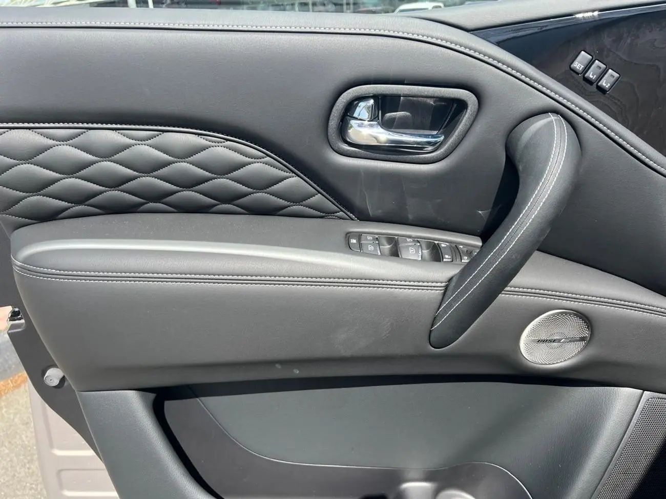 Infiniti QX80 2024 5.6L