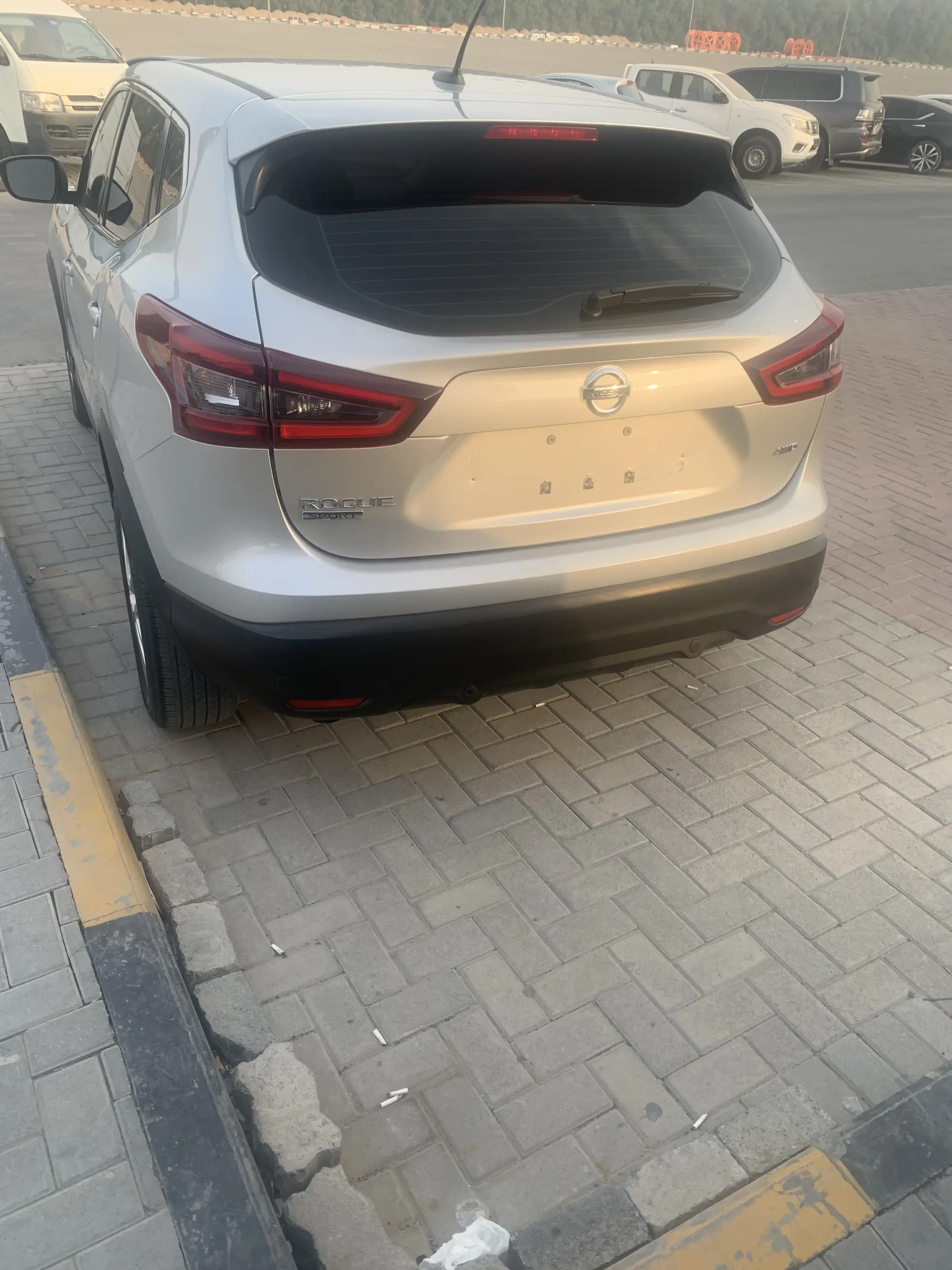 نيسان روج 2021 2000L