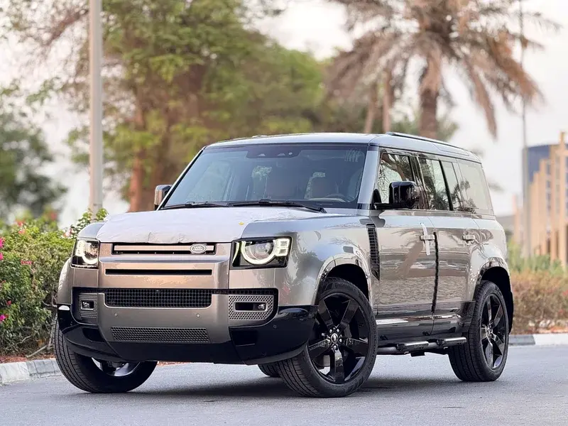 Land Rover Defender 2025