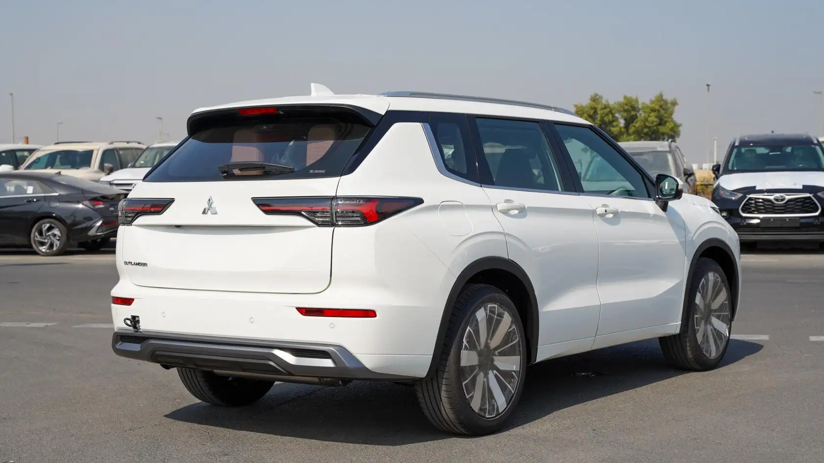 ميتسوبيشي آوتلاندر 2026