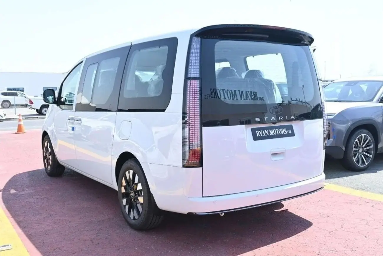 Hyundai Staria 2025 3.5L