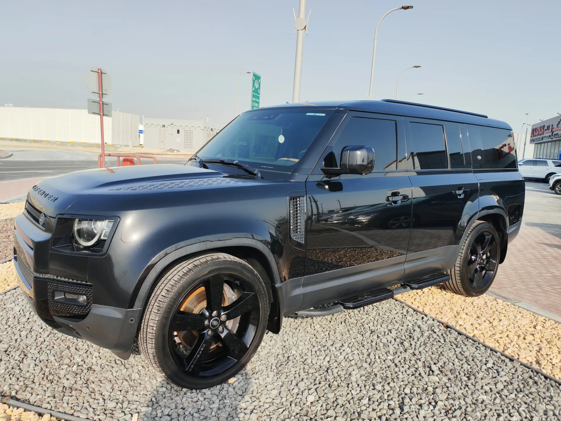 Land Rover Defender 2023