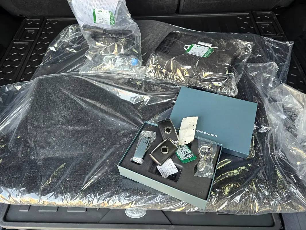 Land Rover Defender 2025