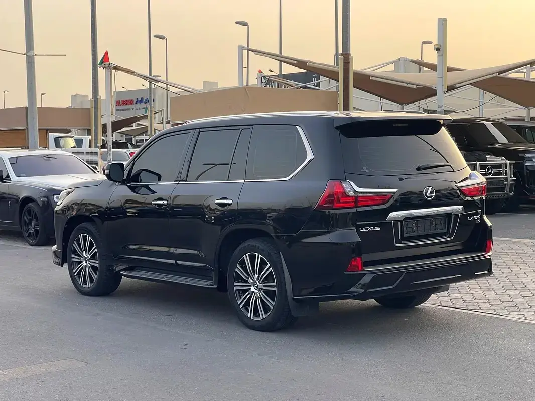 لكزس LX 2020