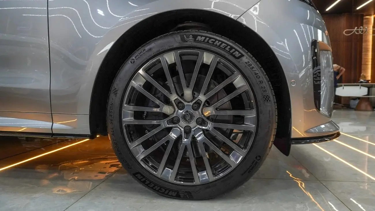 Land Rover Range Rover Sport  2025 5L