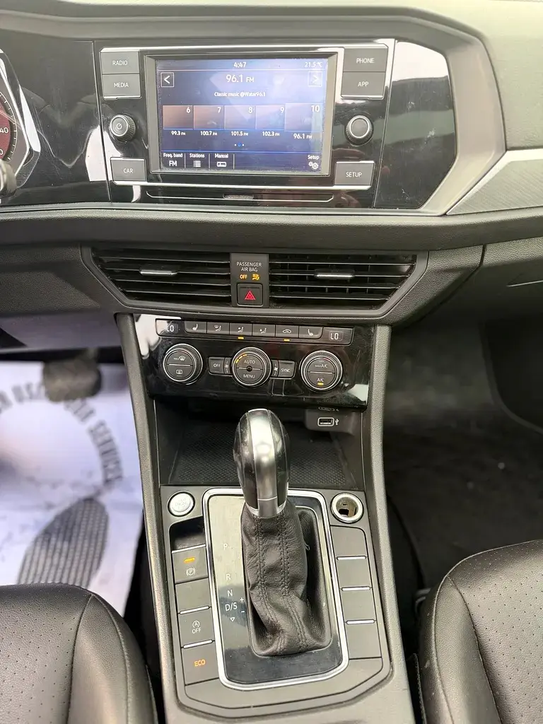 Volkswagen Jetta 2019 2L