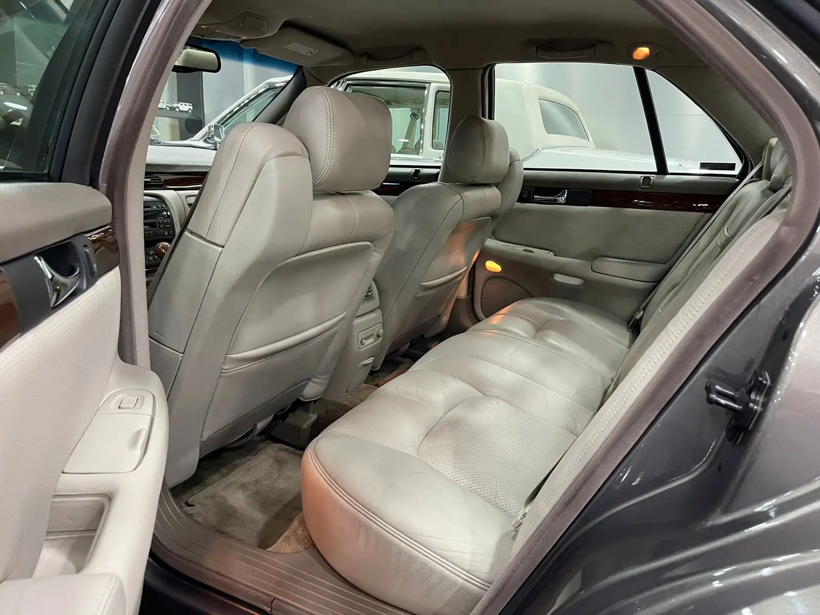 كاديلاك STS إشبيلية 1999