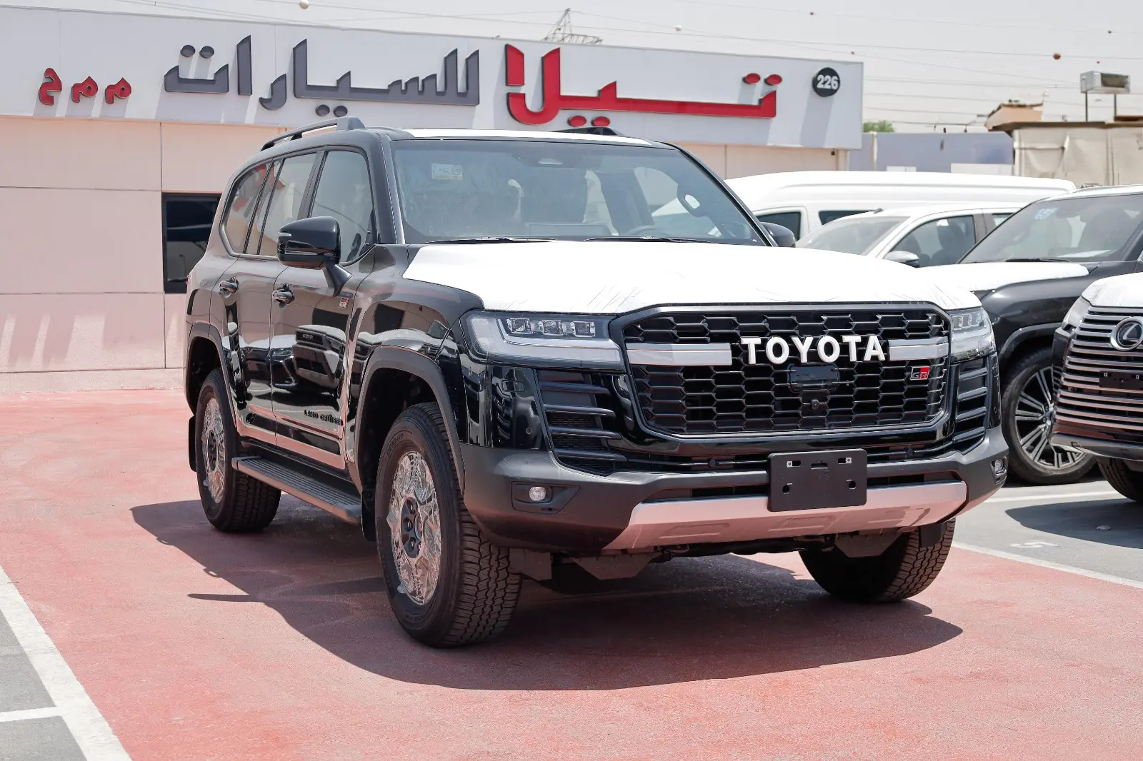 Toyota Land Cruiser Hybrid 2025