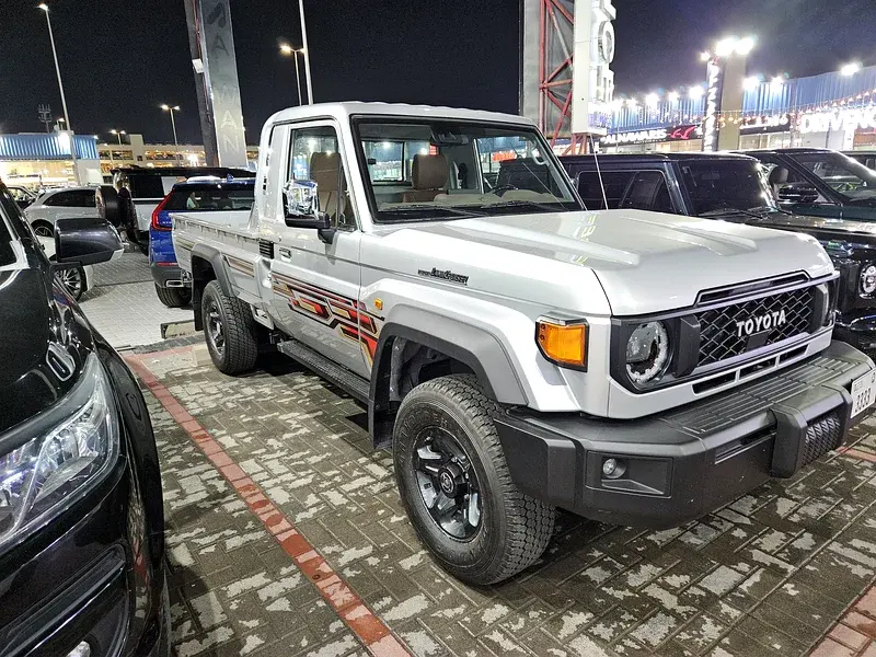 Toyota Land Cruiser Pick Up 2024