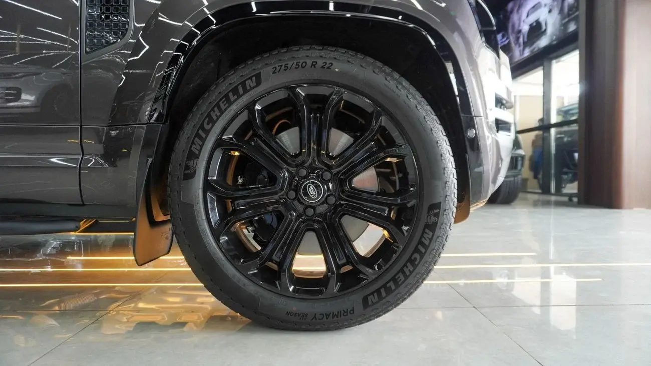 Land Rover Defender 2025 5L