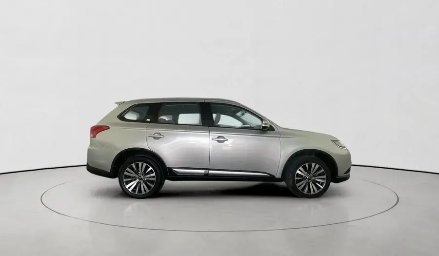 Mitsubishi Outlander 2022 2.4L