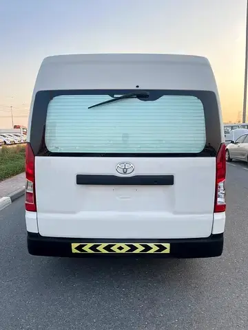 Hiace Bus 2020