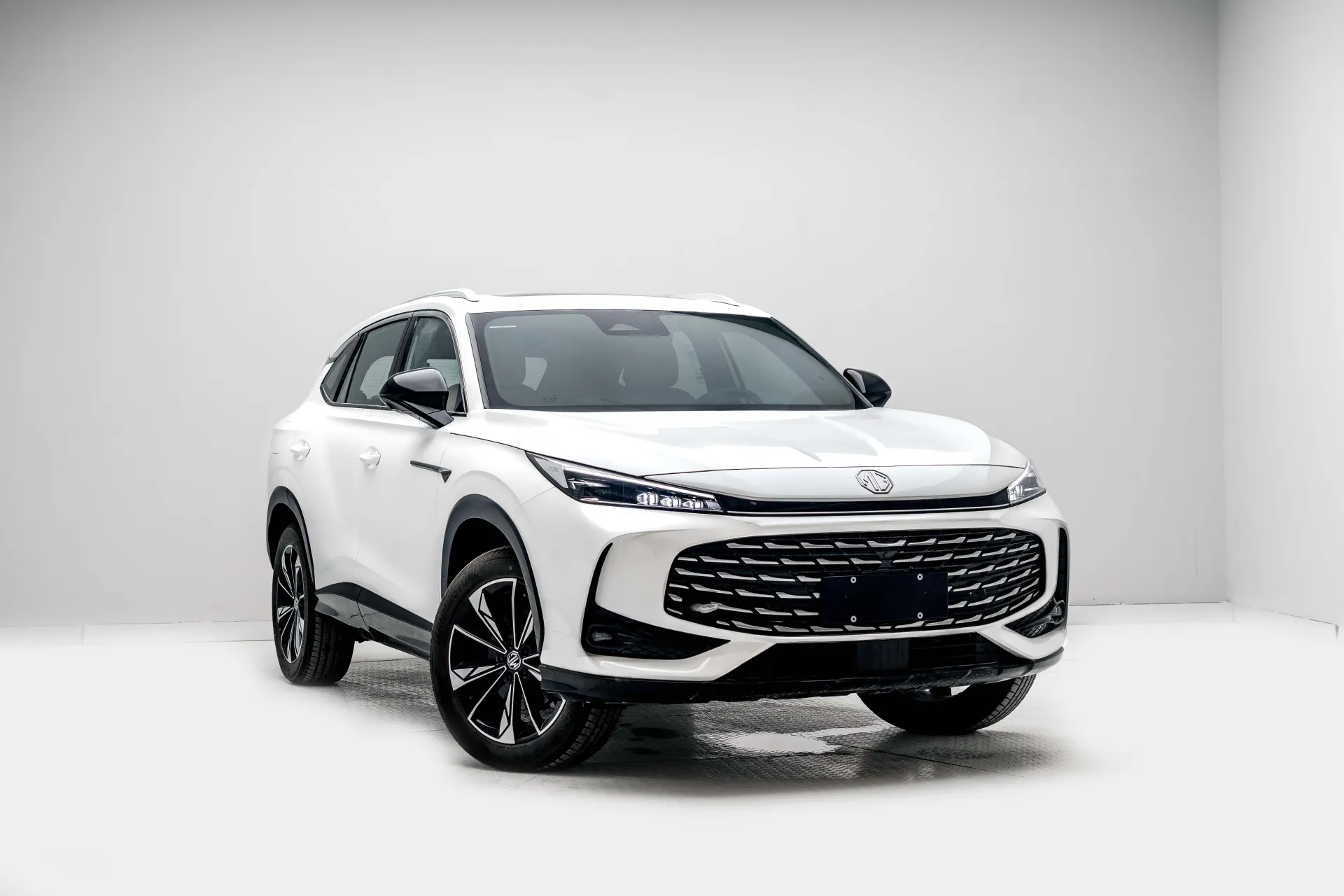 أم جي HS 2025