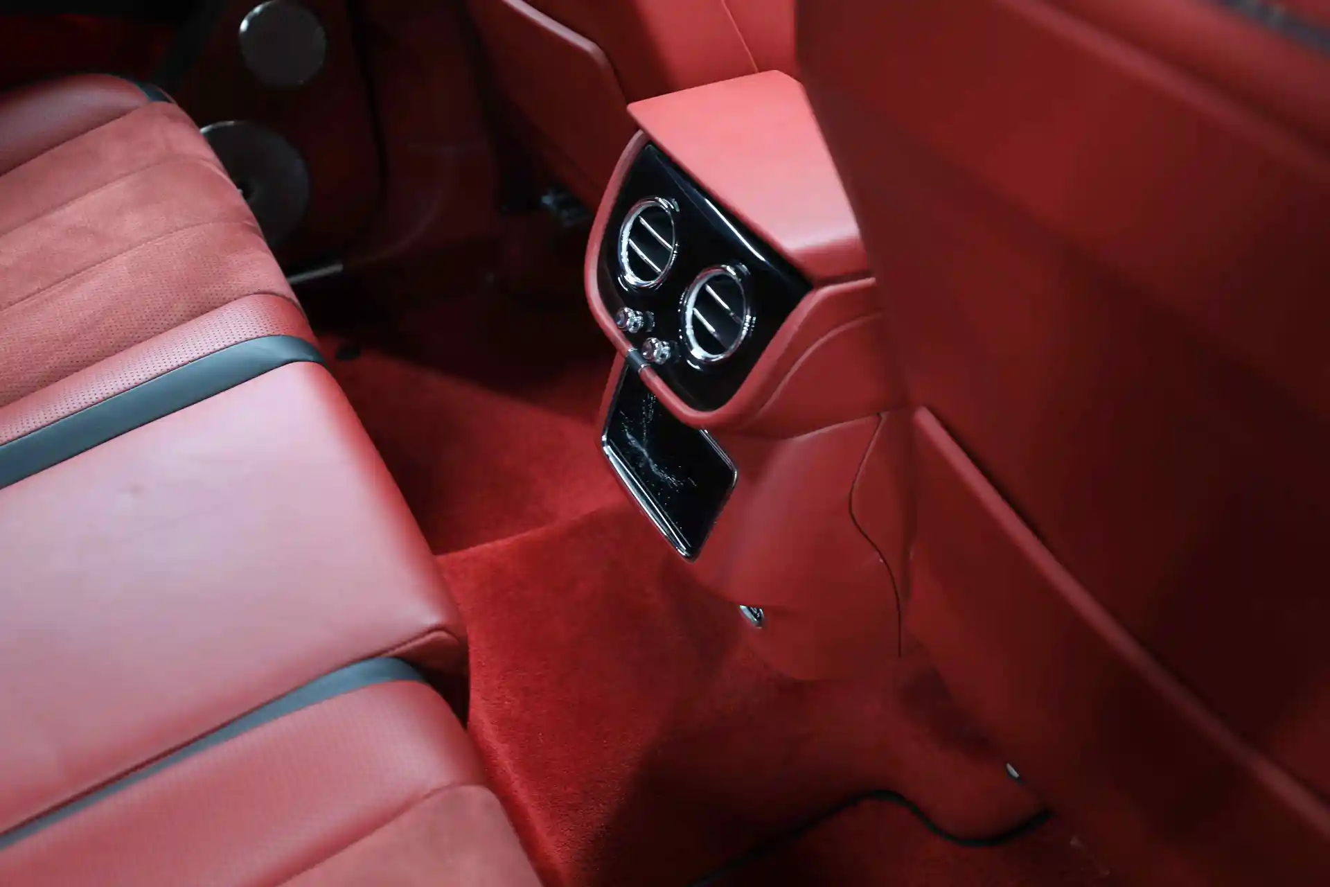 بنتلي بينتايجا 2021 6L