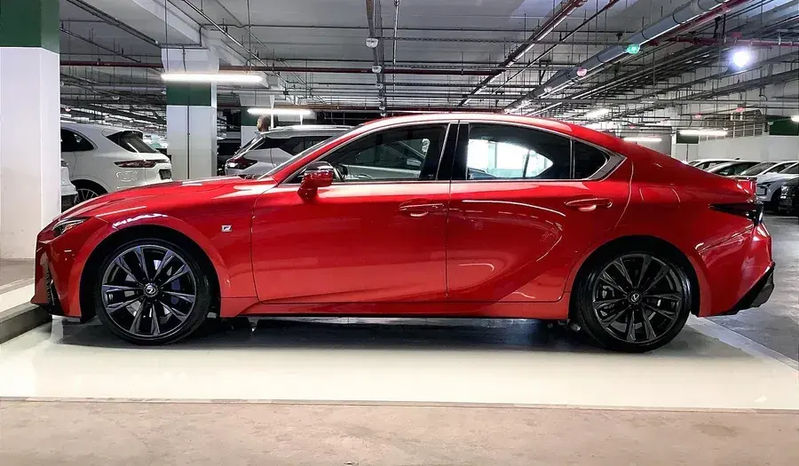 Lexus IS 2024
