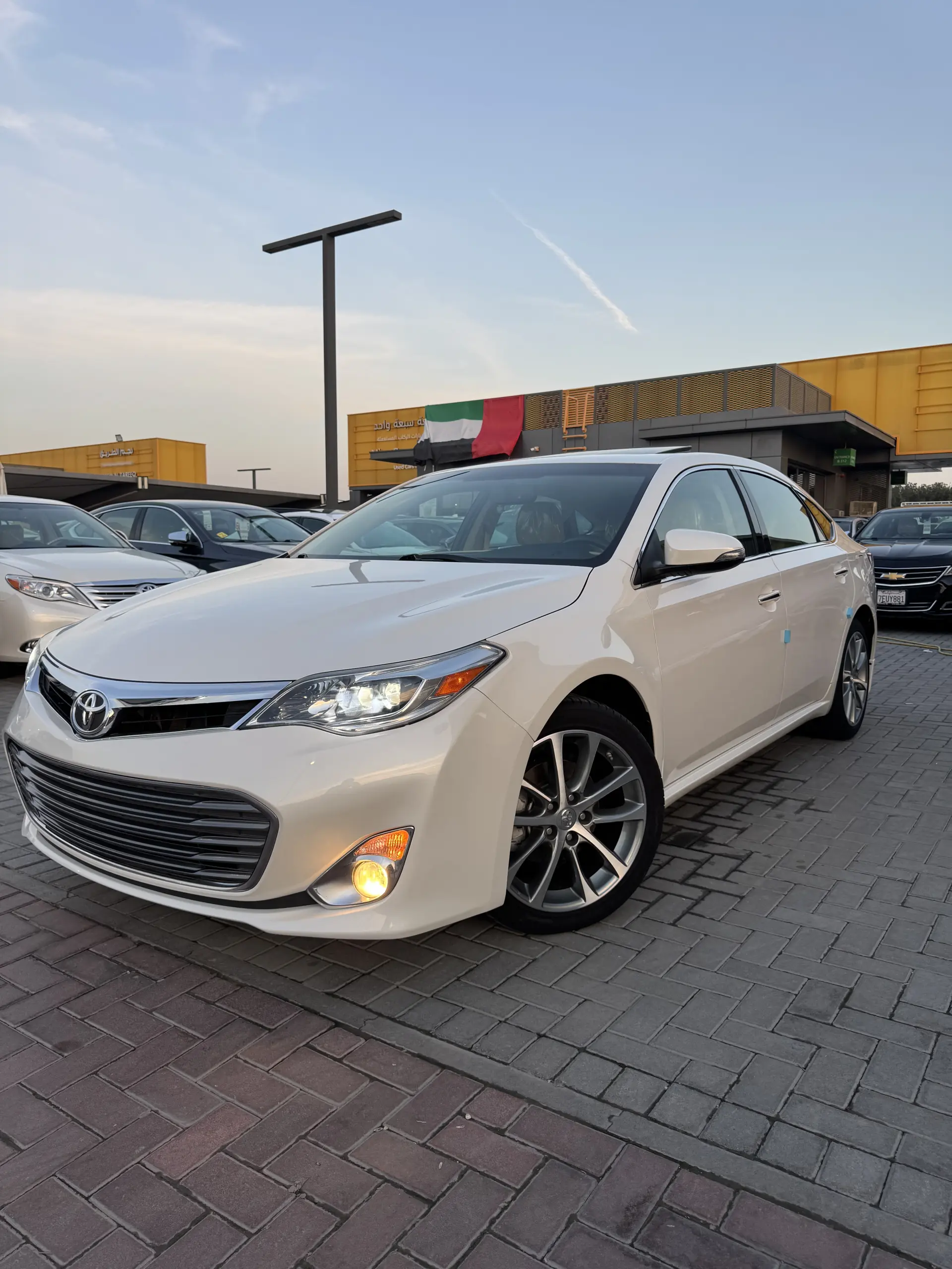 تويوتا افالون 2015