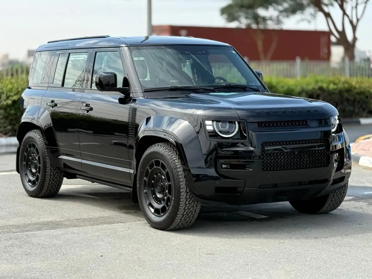 لاند روفر ديفندر 2026 undefinedL