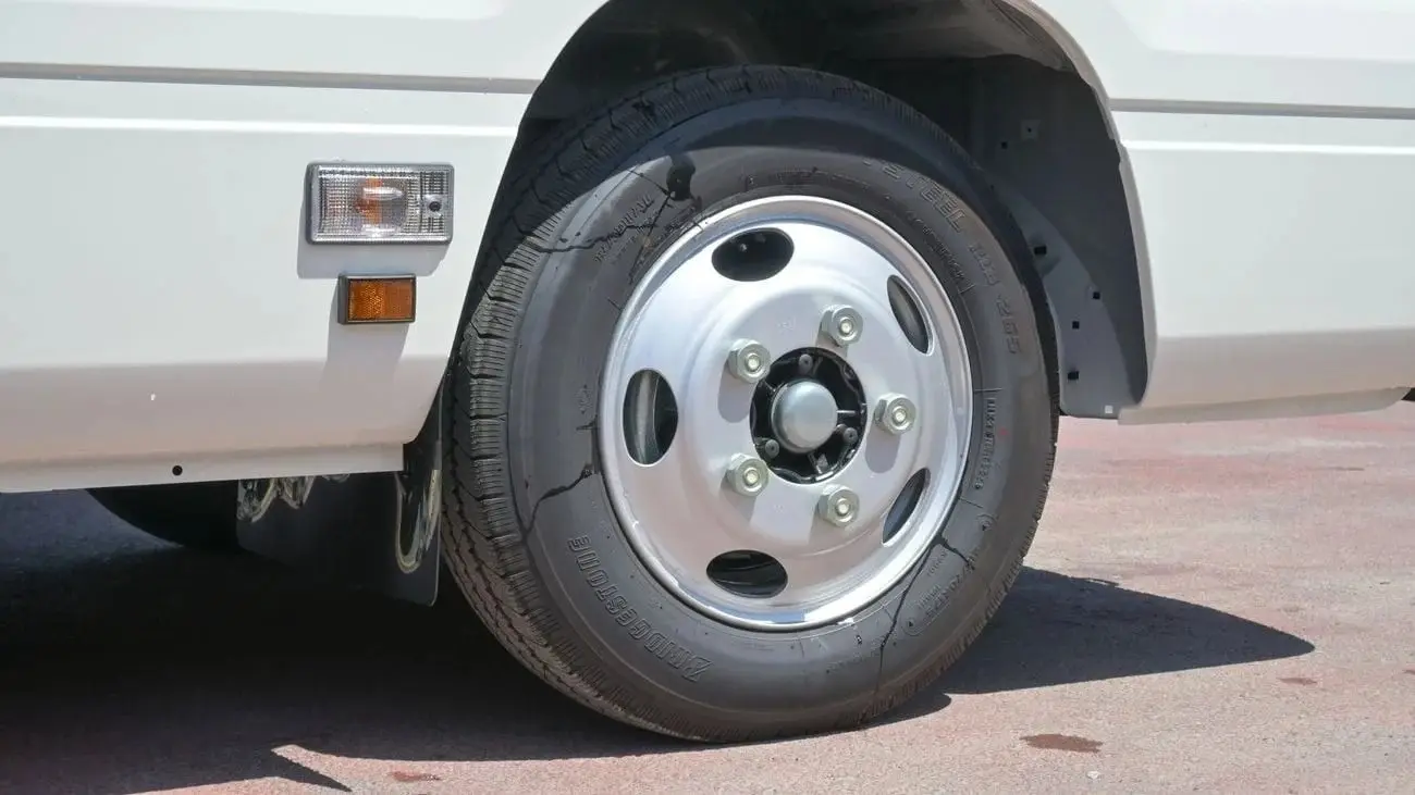 Toyota Coaster 2025 2.7L