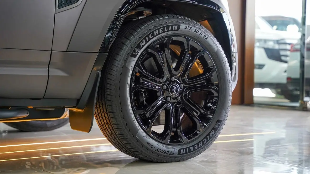 Land Rover Defender 2025 5L