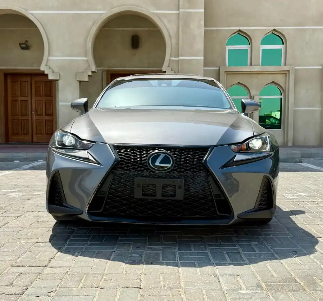 Lexus IS 2019
