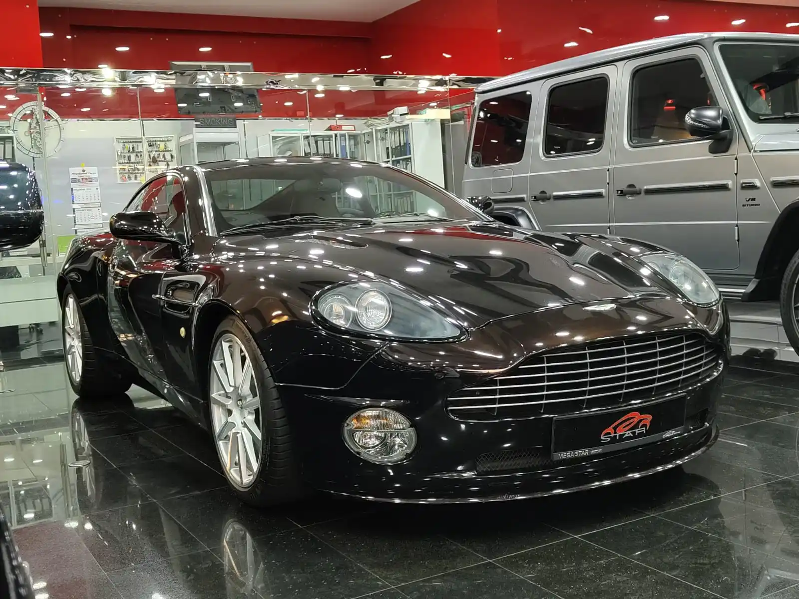 Aston Martin Vanquish 2005