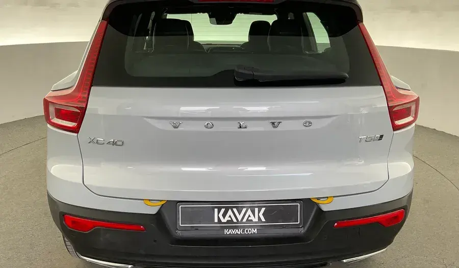 فولفو XC 40 2020